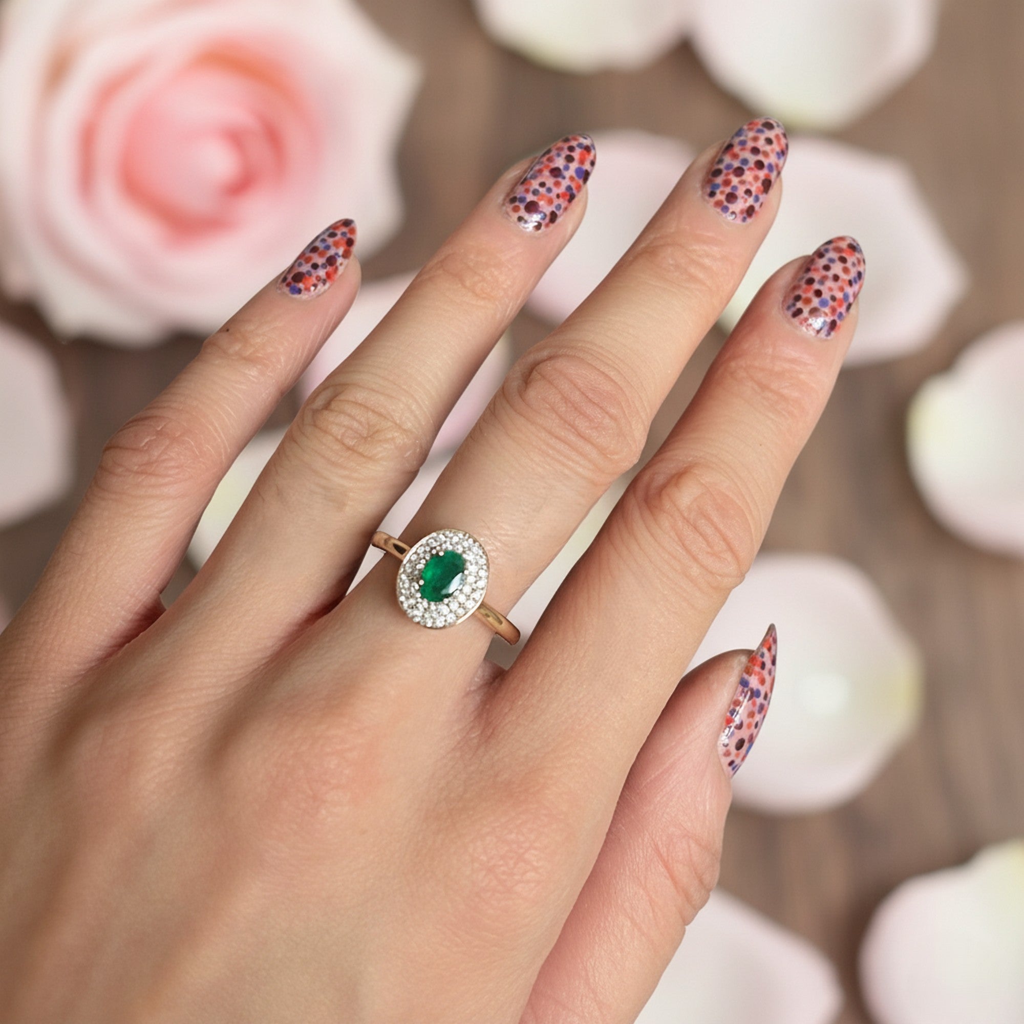 9ct Yellow Gold 0.20ct Diamond & Emerald Oval-Cut Halo Cluster Ring ES-DER1783