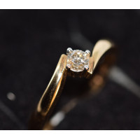 9ct Yellow Gold Solitaire Twist 0.20pts Diamond Ring R7133A